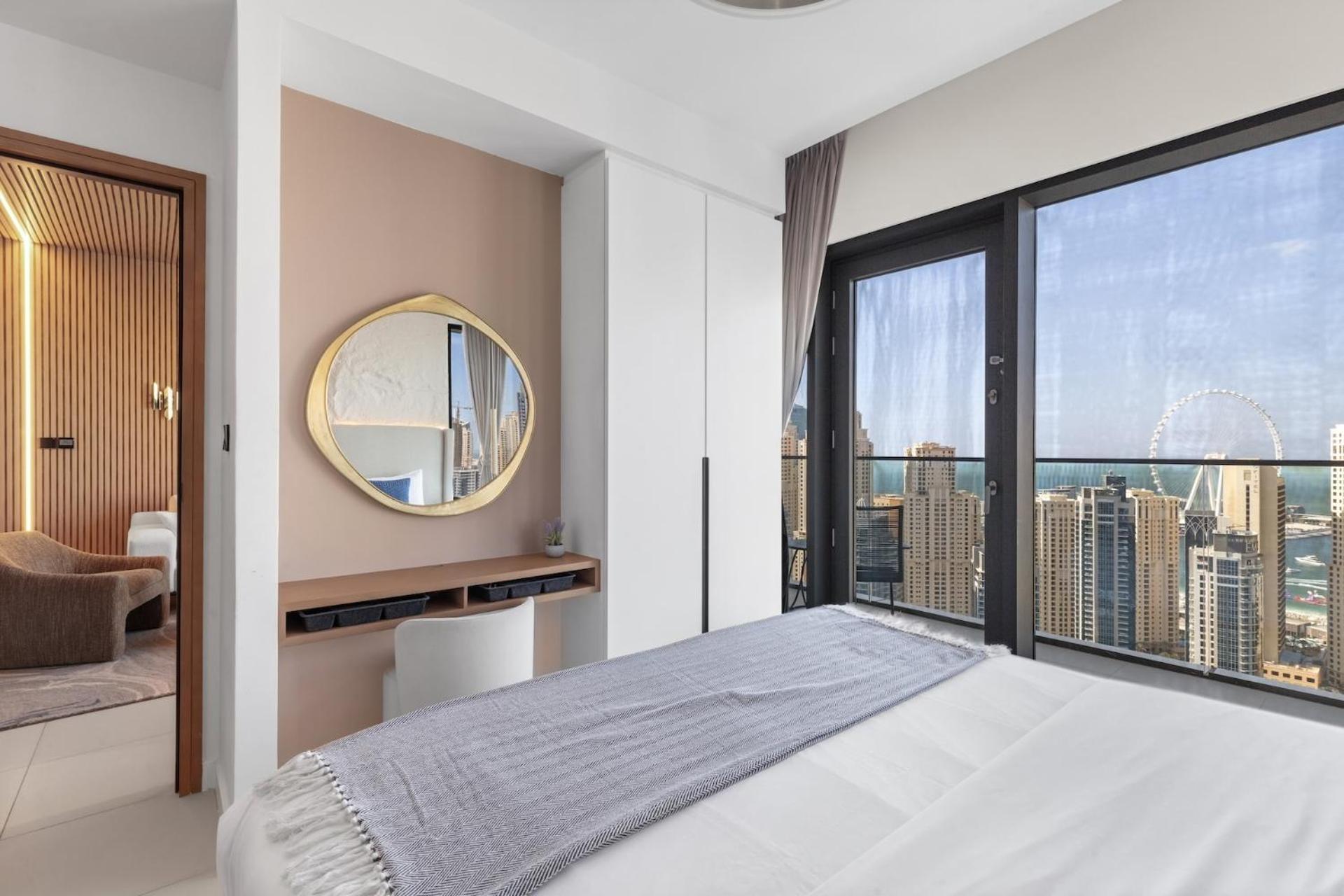 The Ultimate Luxury - Eye & Marina Views Apartment
