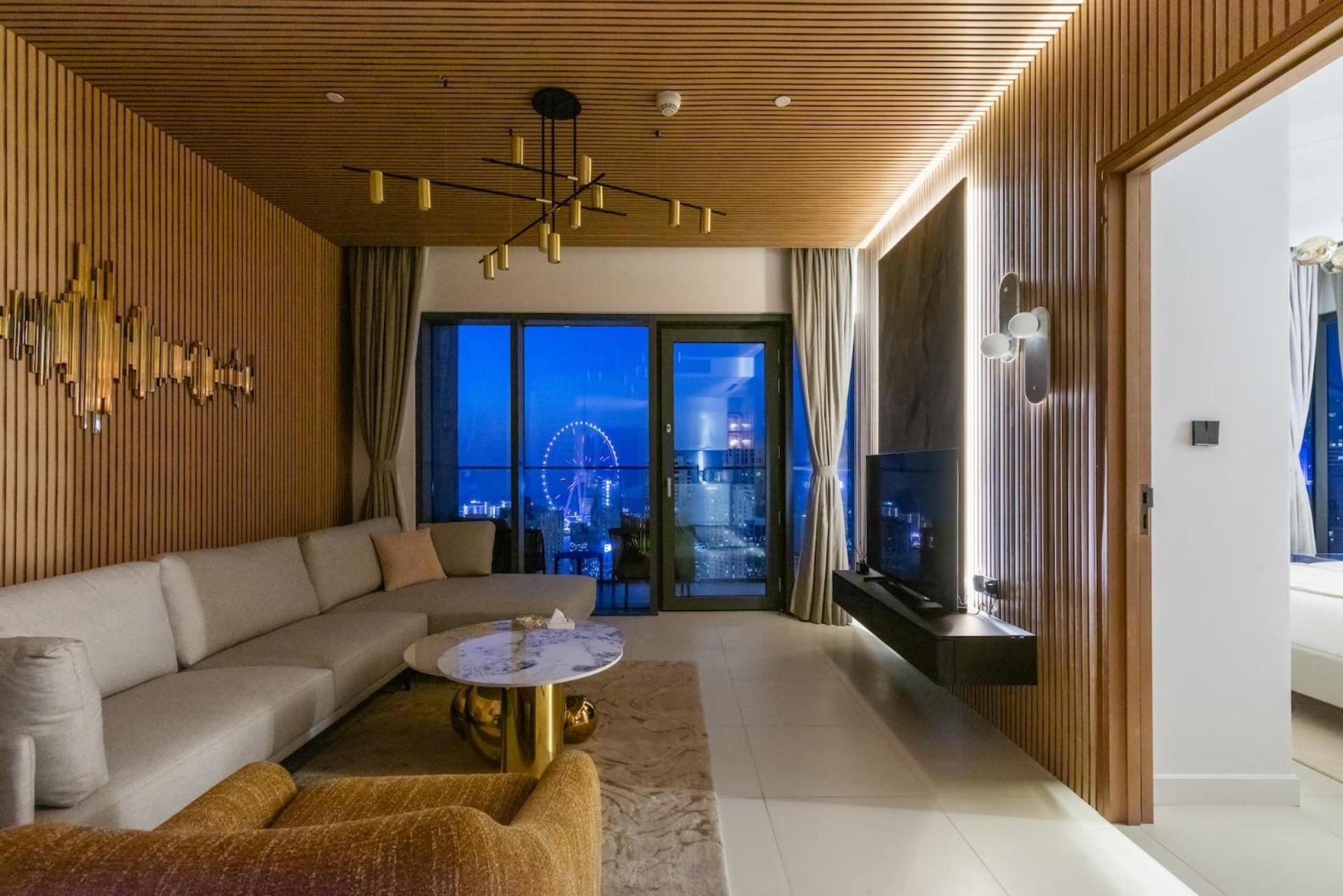 The Ultimate Luxury - Eye & Marina Views Apartment