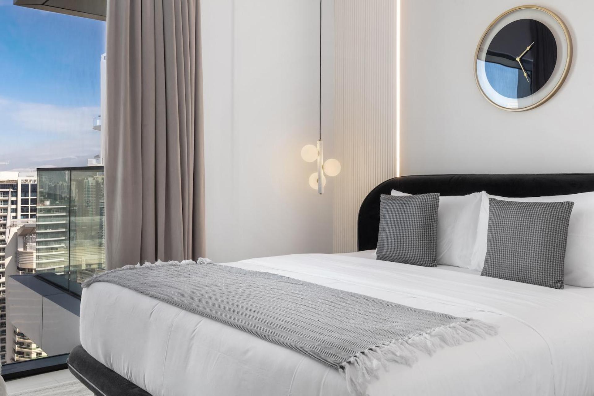 The Ultimate Luxury - Eye & Marina Views Apartment